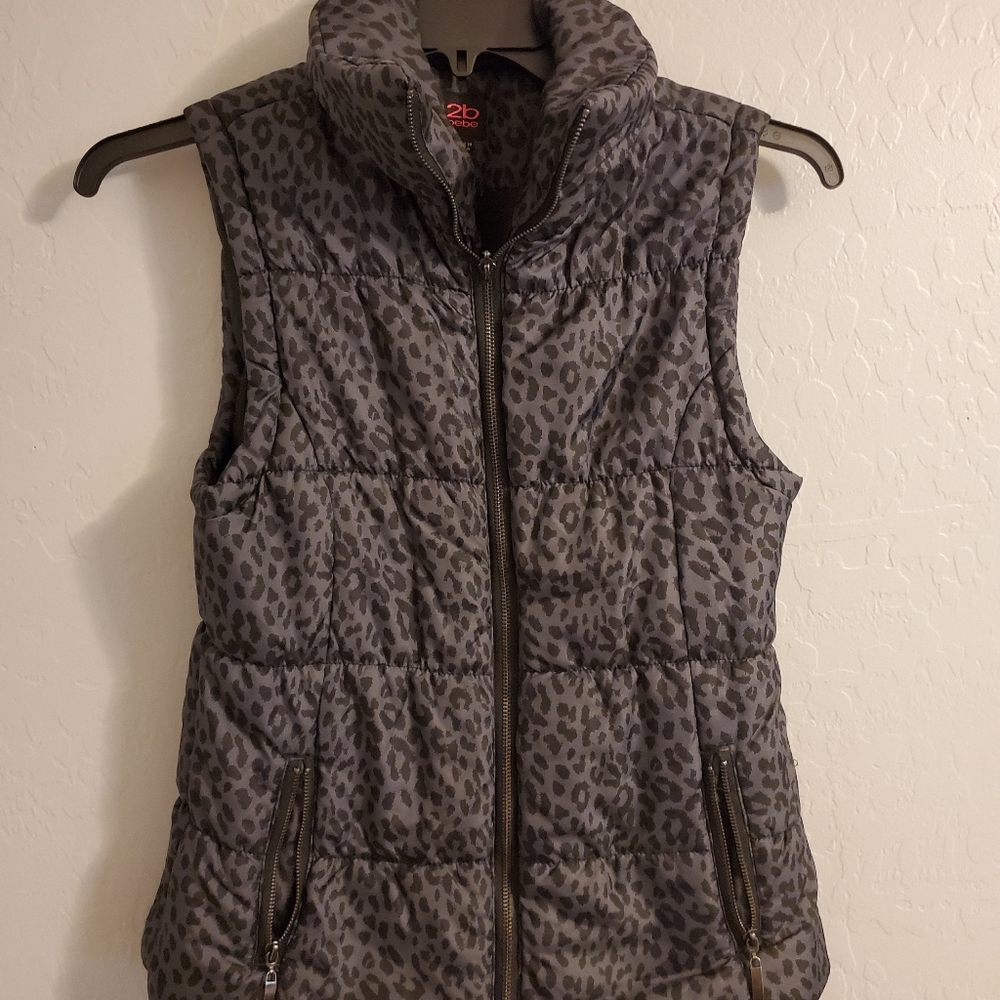 2b Bebe jaguar print black/gray puffer vest